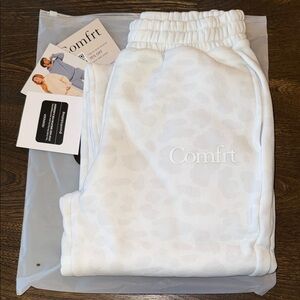 NEW Comfrt Snow Leopard Minimalist Straight Leg Sweatpants